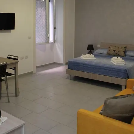 Station Apartment *