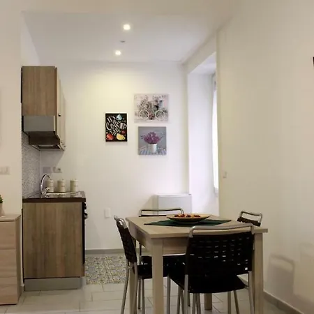 Station Apartment *