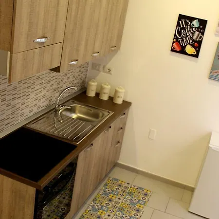 Station Apartment *