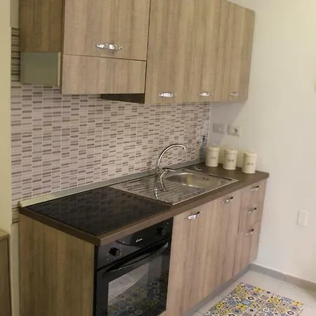 Station Apartment *